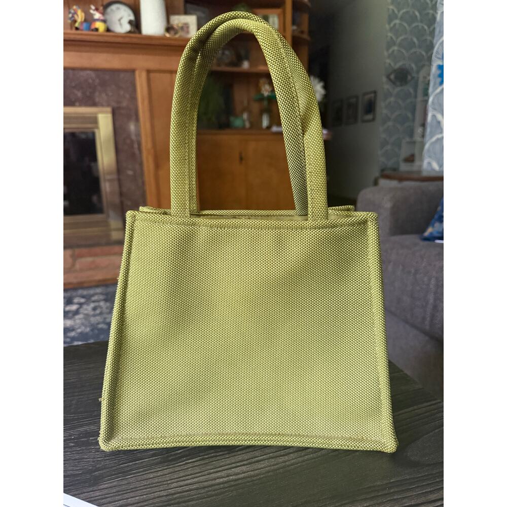 6/$25 Wei East Green Structured Too Handle Bag